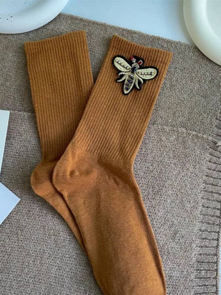 Cotton Bee Patch Crew Socks in Brown