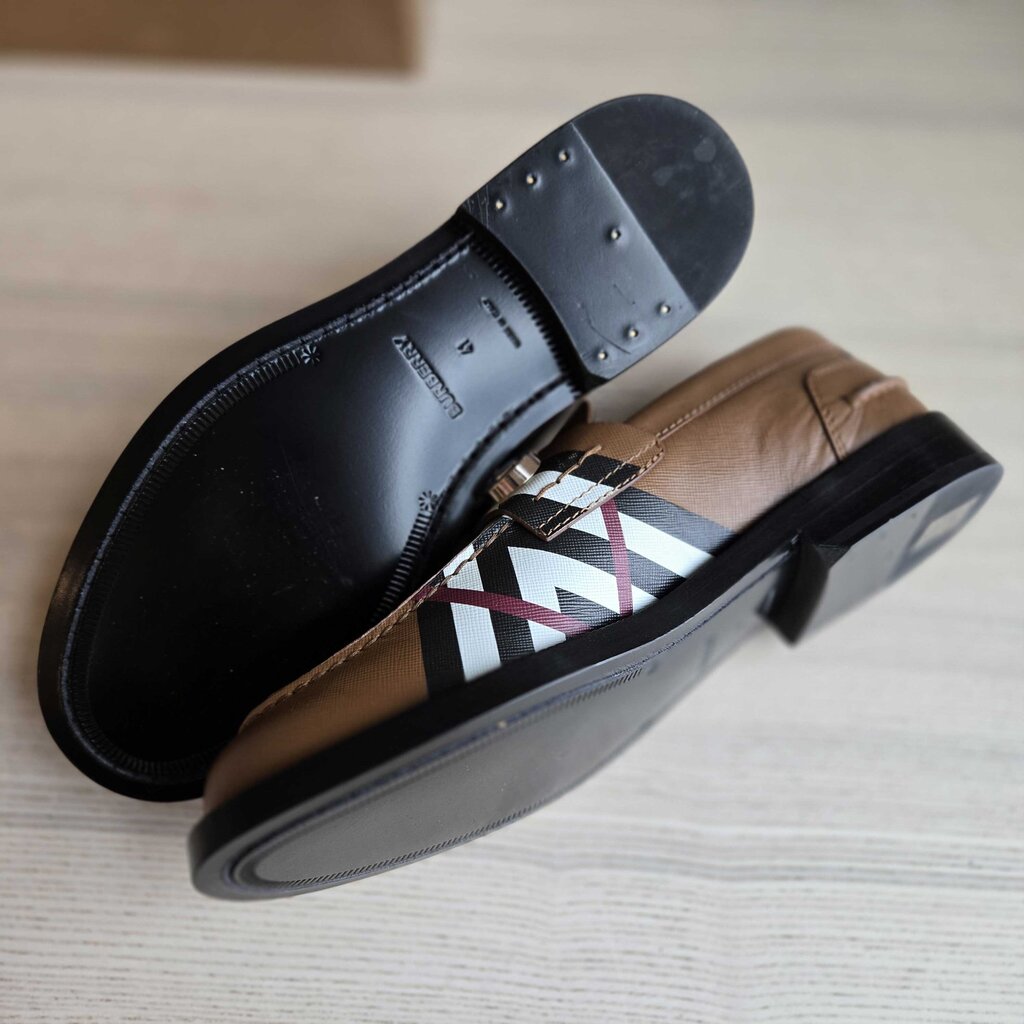 BURBERRY LOAFER SZ 41 = 10
