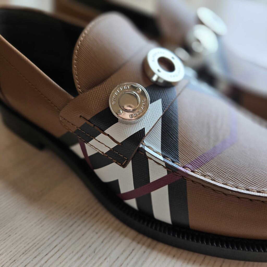 BURBERRY LOAFER SZ 41 = 10