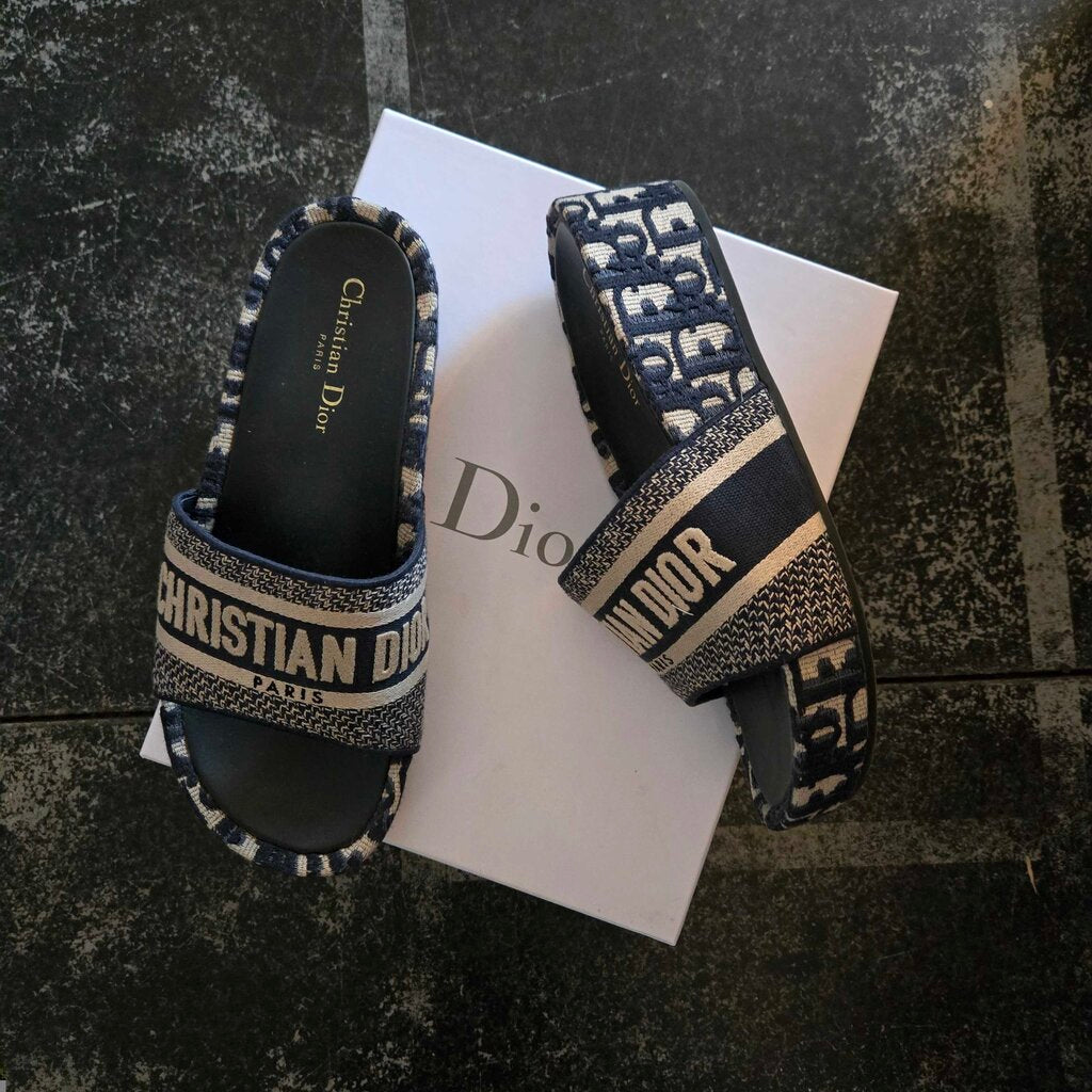 CHRISTIAN DIOR D-WAY SZ 40 = 9.5/10 retail 890.00