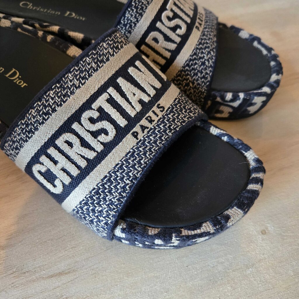 CHRISTIAN DIOR D-WAY SZ 40 = 9.5/10 retail 890.00