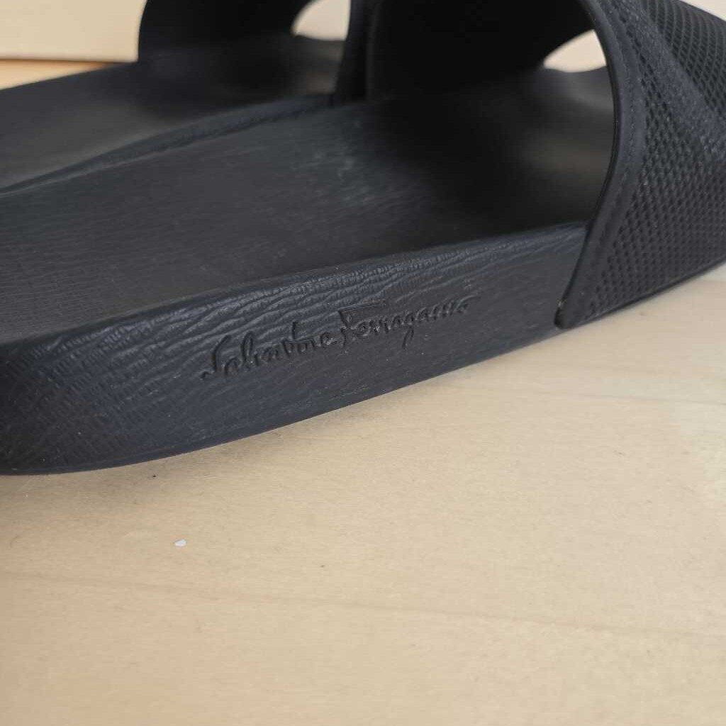 FERRAGAMO GROOVE SLIDE SZ 11
