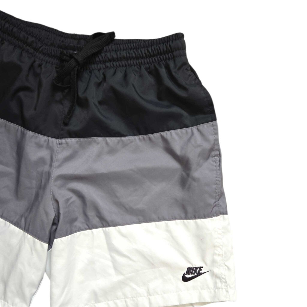 NIKE SZ LARGE
