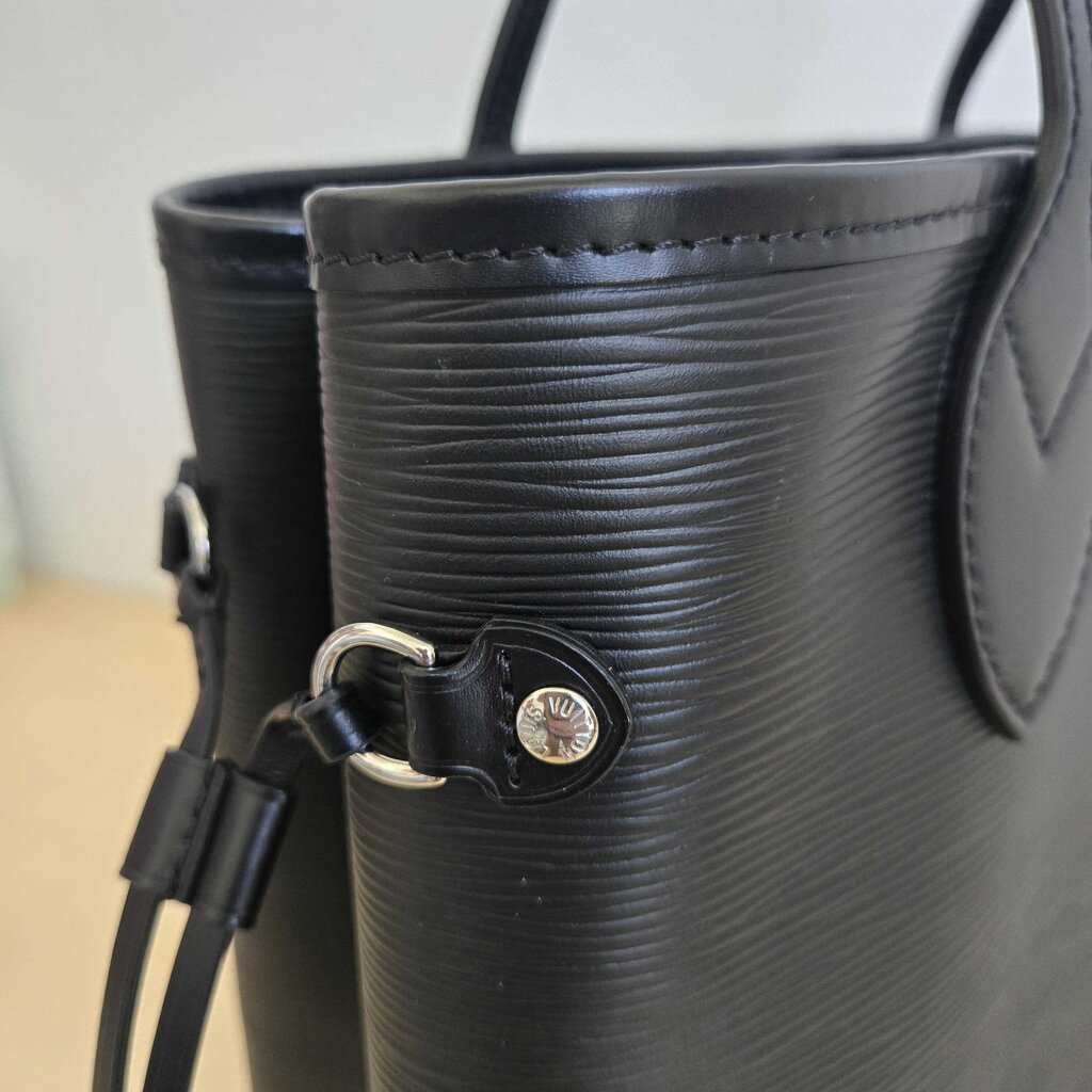 LOUIS VUITTON EPI NEVERFULL MM BLACK