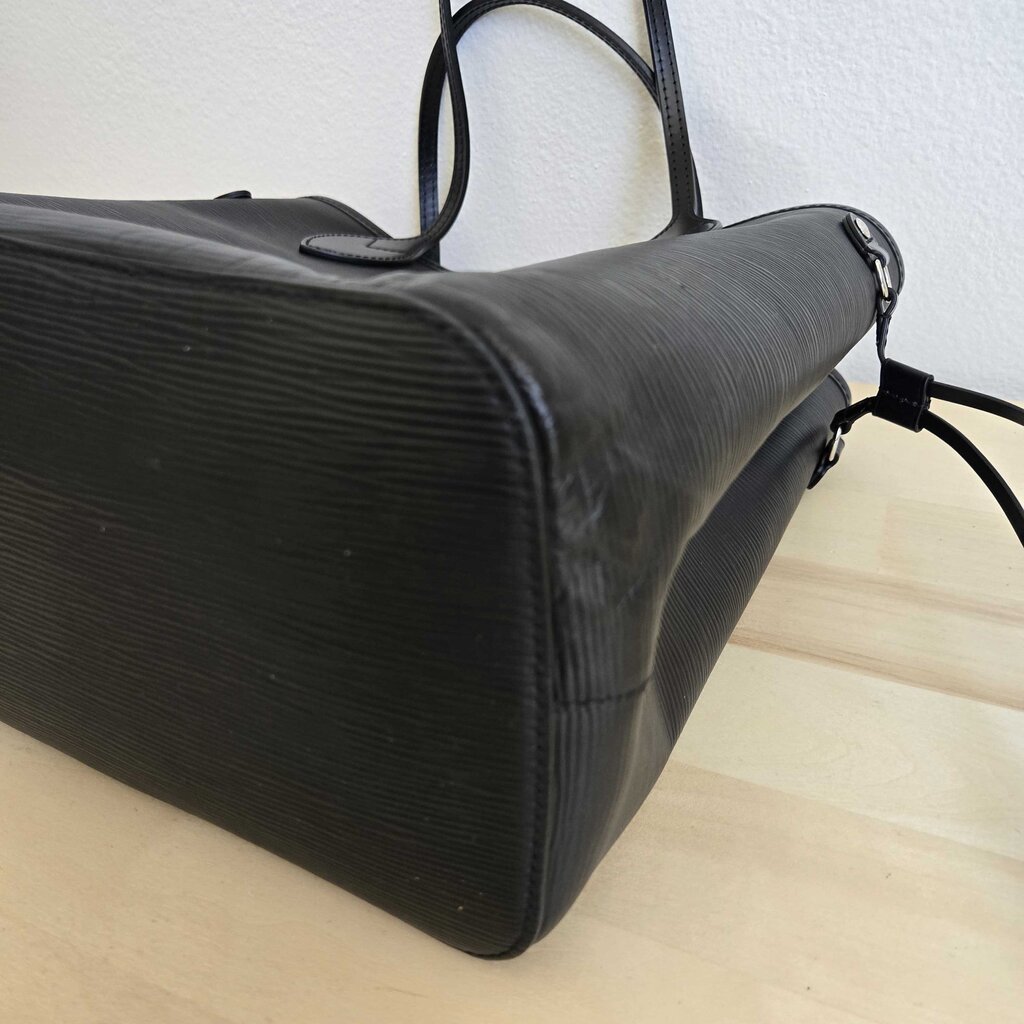 LOUIS VUITTON EPI NEVERFULL MM BLACK