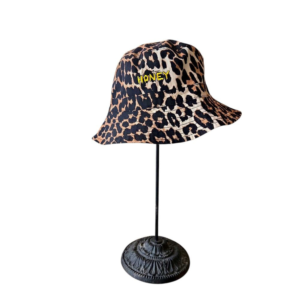 GANNI ANIMAL PRINT "HONEY" BUCKET HAT retail 140.00