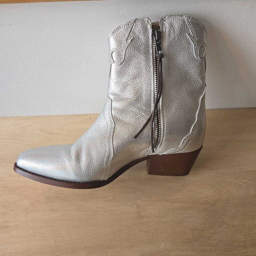 FREE PEOPLE cowboy retail 158.00 SZ 37 = 6/6.5