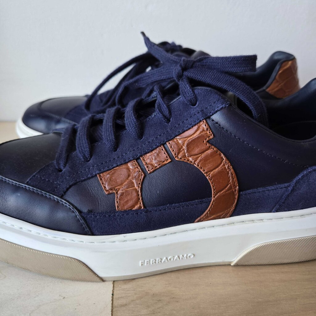 FERRAGAMO GANCINI LOW SZ 9.5 retail 895.00