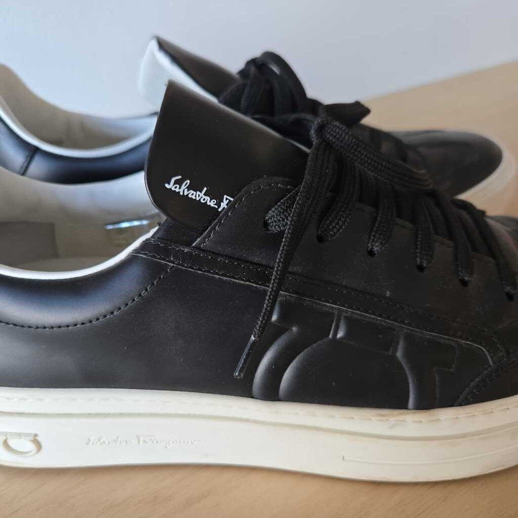 FERRAGAMO GANCINI SZ 10 retail 850.00
