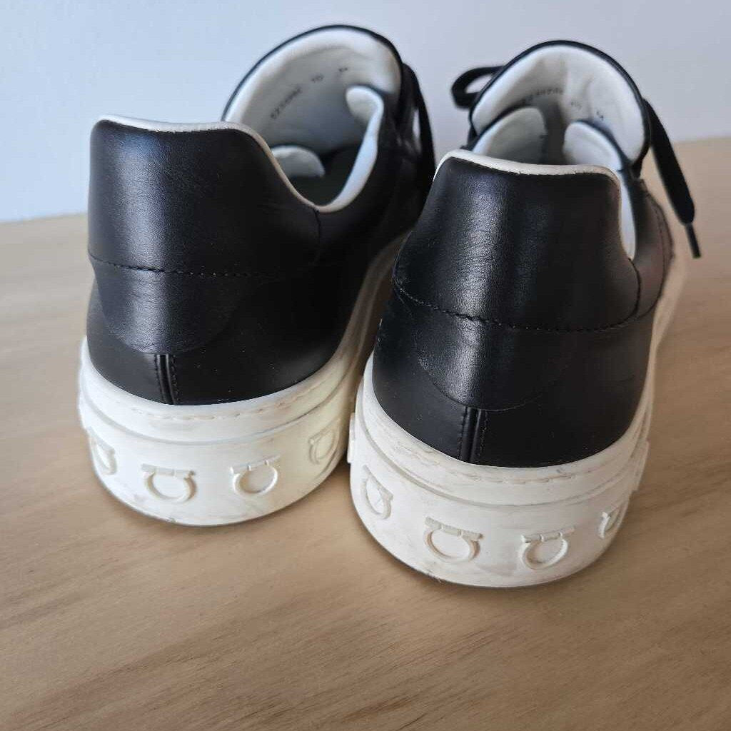 FERRAGAMO GANCINI SZ 10 retail 850.00