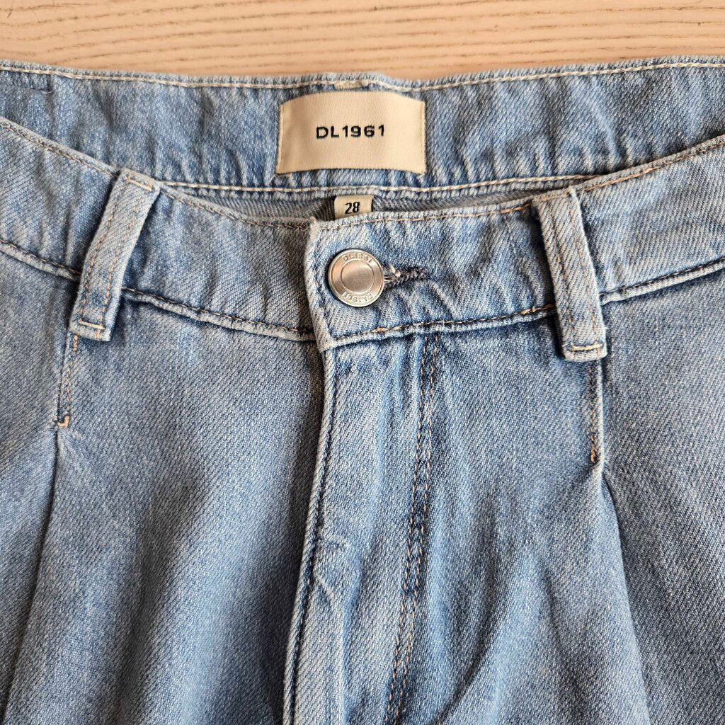 DL1961 ISABEL 28" = SZ 8 B2 retail 216.00 W