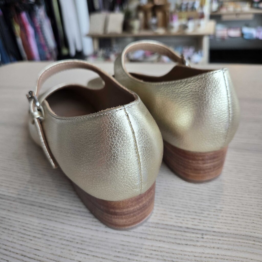 HUMA BLANCO STELLA GOLD SZ 40 = 9.5/10 retail 270.00
