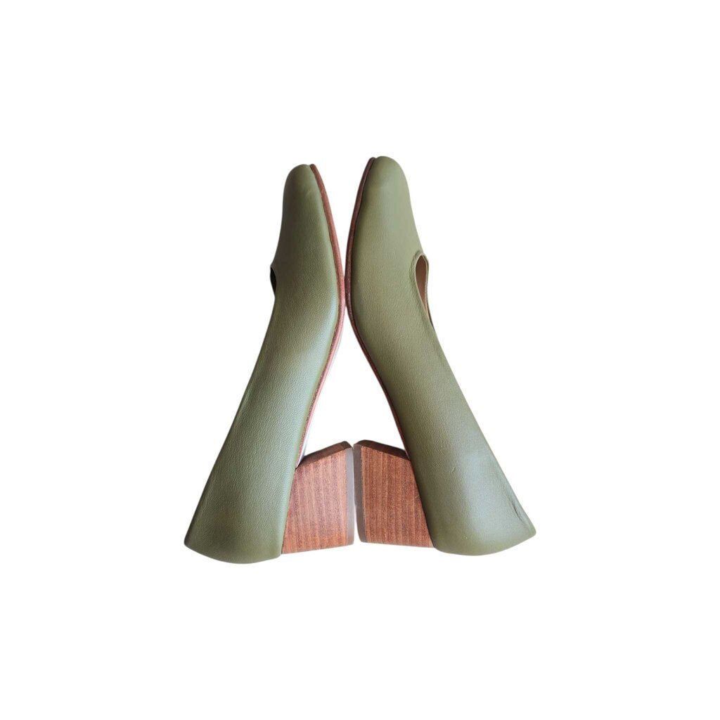 HUMA BLANCO LUISA OLIVE SZ 40 = 9.5/10 retail 270.00