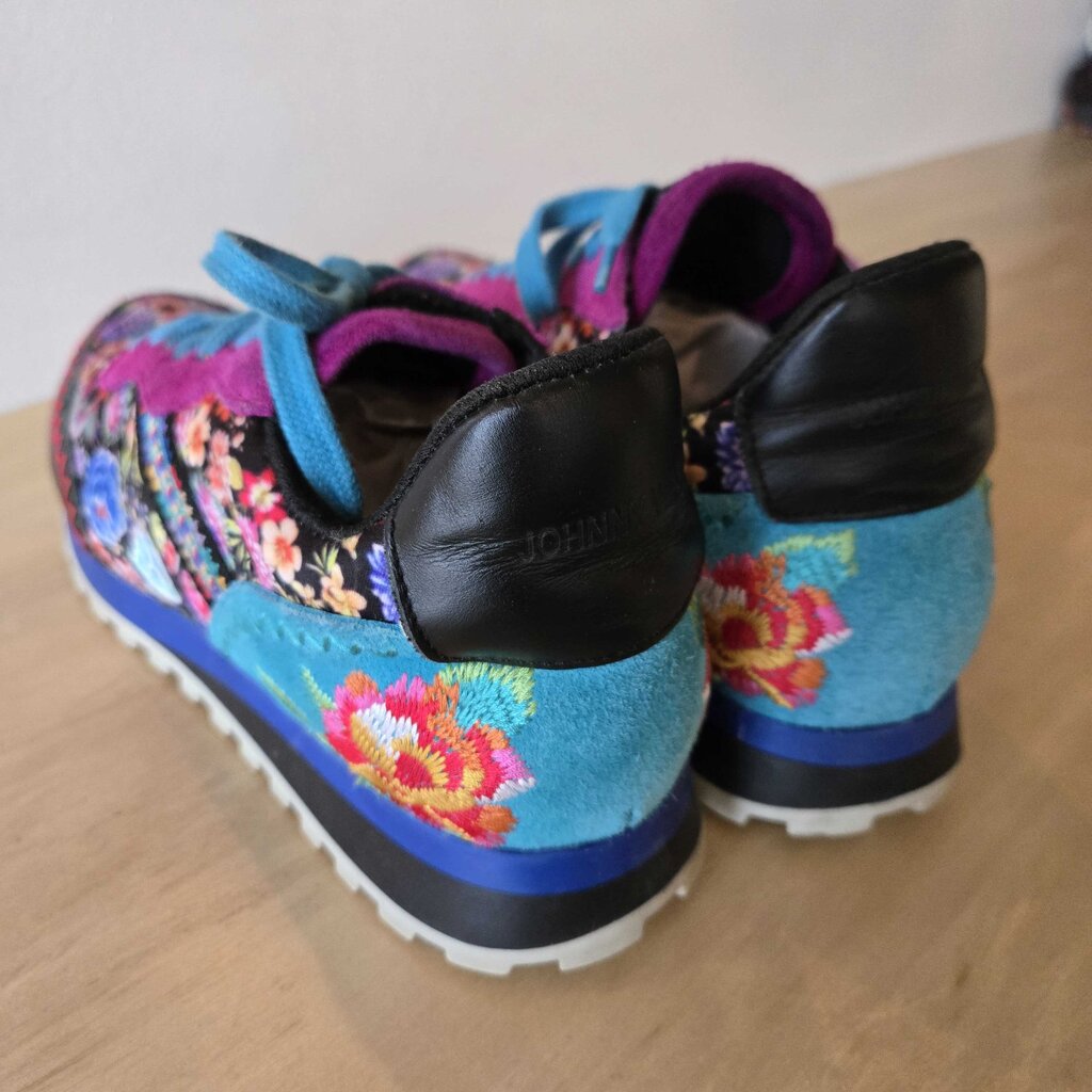 JOHNNY WAS KEYA SNEAKER SZ 39 = 8/8.5 retail 288.00.00