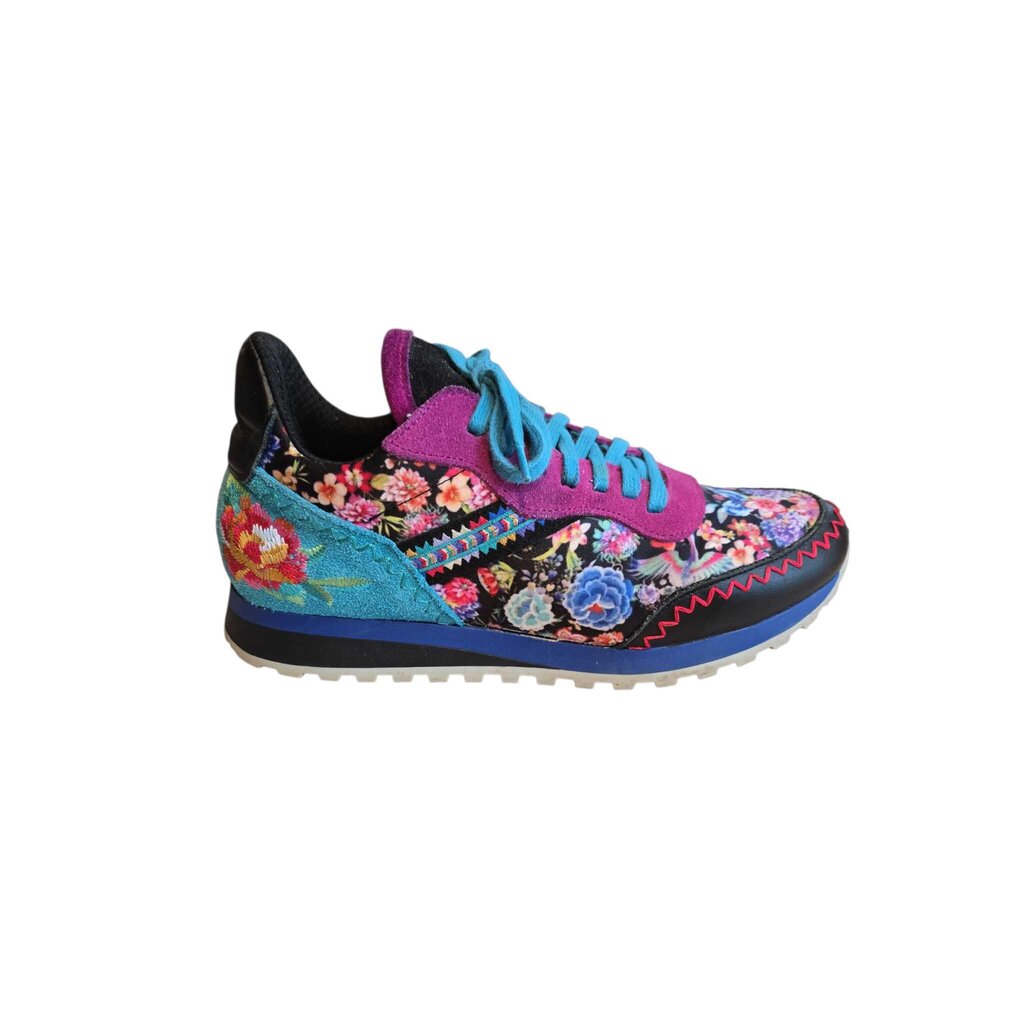 JOHNNY WAS KEYA SNEAKER SZ 39 = 8/8.5 retail 288.00.00