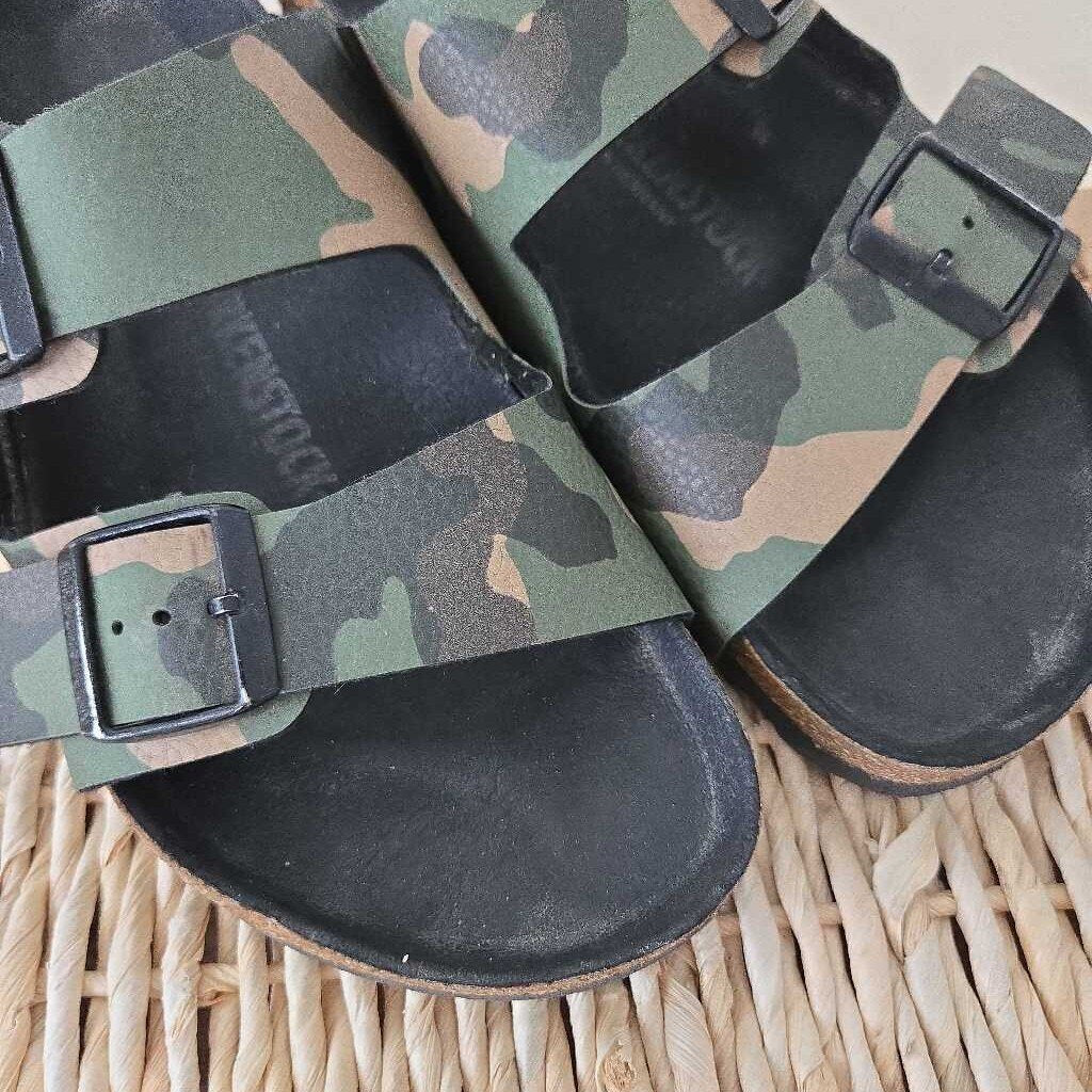BIRKENSTOCK SZ 10