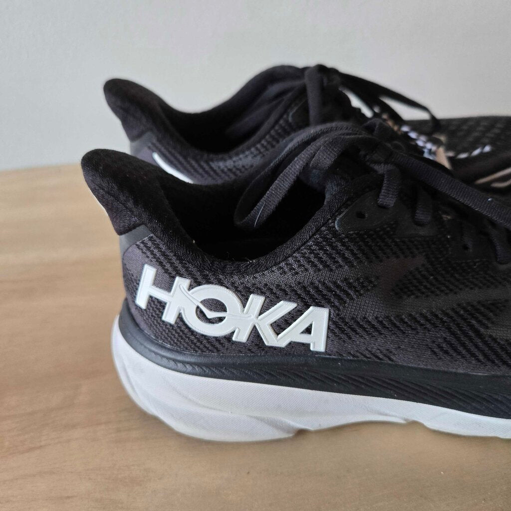 HOKA SZ 7