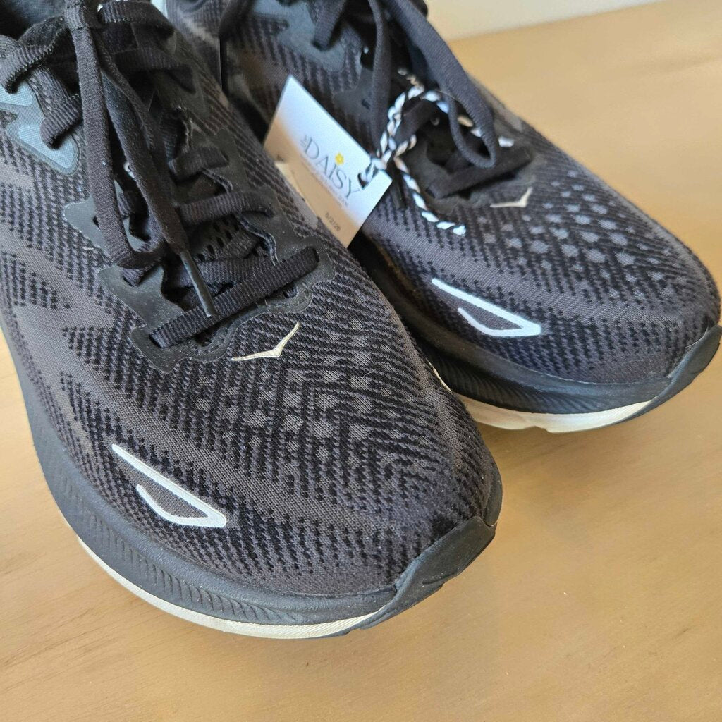 HOKA SZ 7
