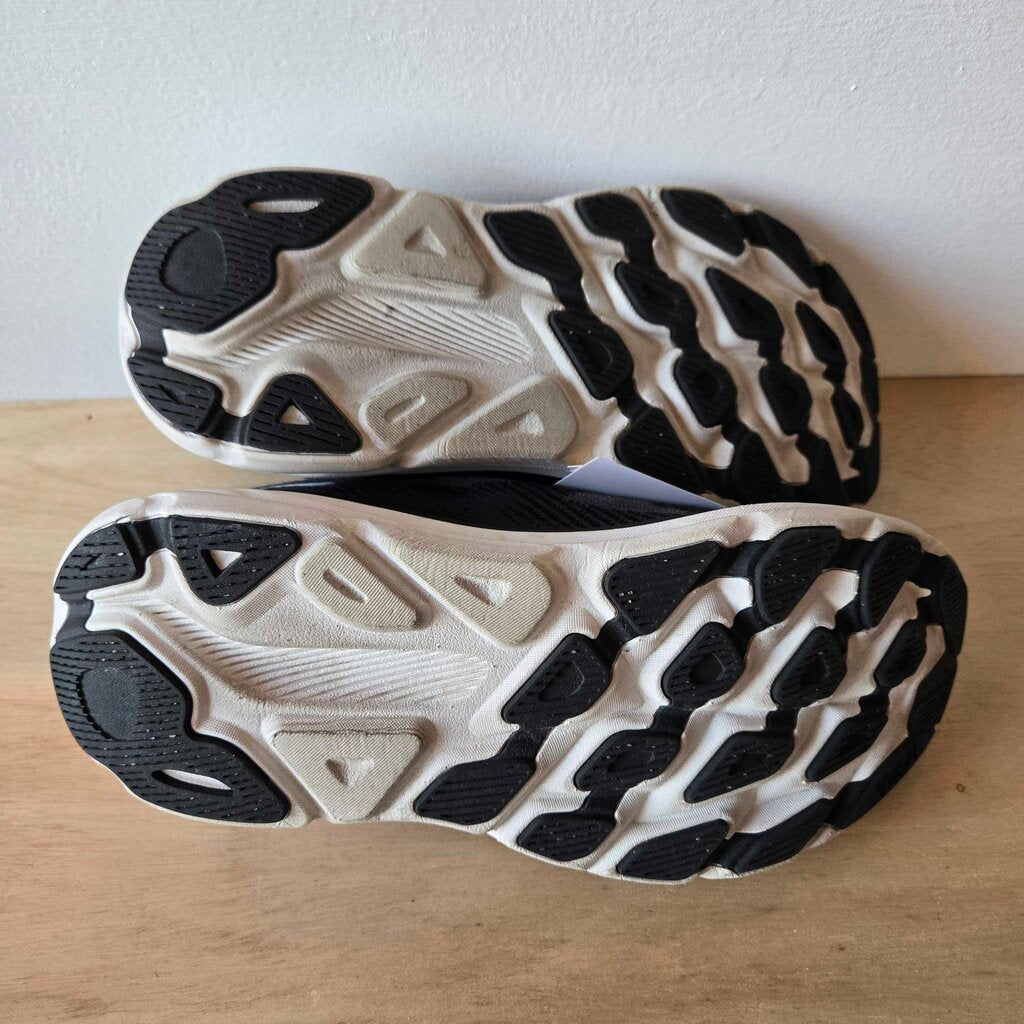 HOKA SZ 7