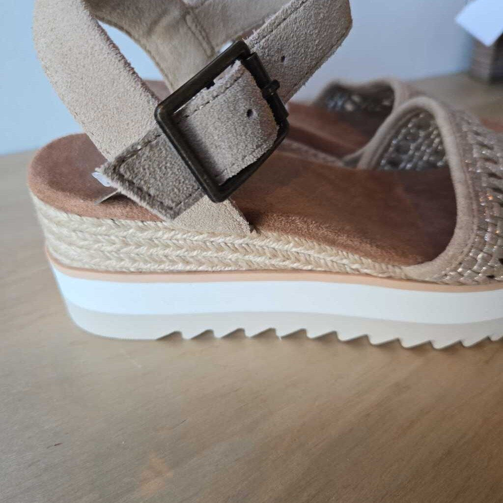 TOMS DIANA SZ 7 NEW 90.00