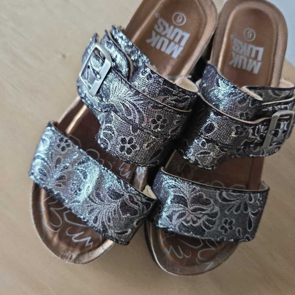 MUK LUKS SZ 6
