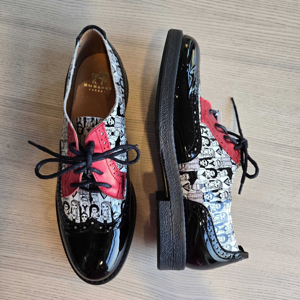 EMBASSY LONDON retail 235.00 SZ 41 = 9.5/10