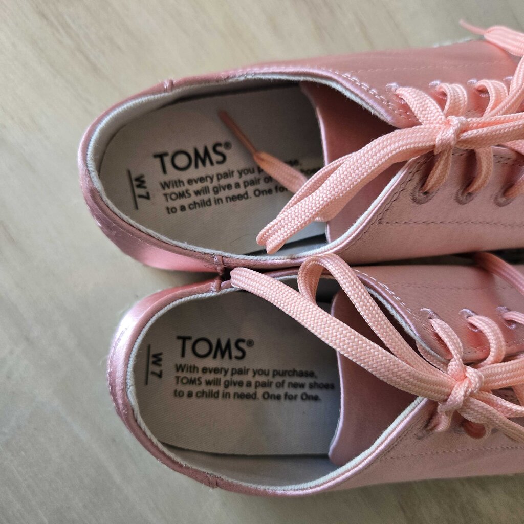 TOMS SATIN SZ 7