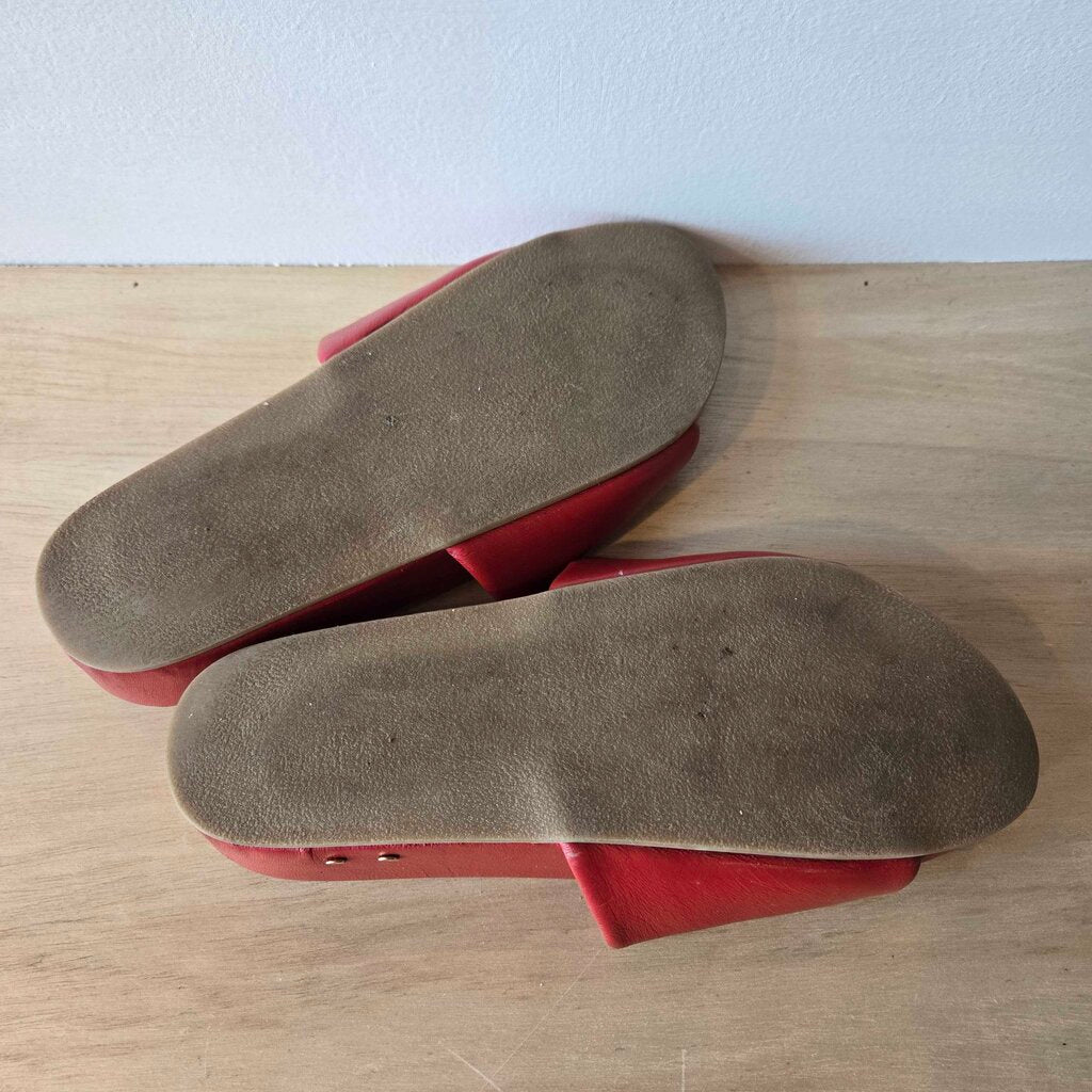 BEEK PELICAN NOMAD SZ 9 retail 280.00
