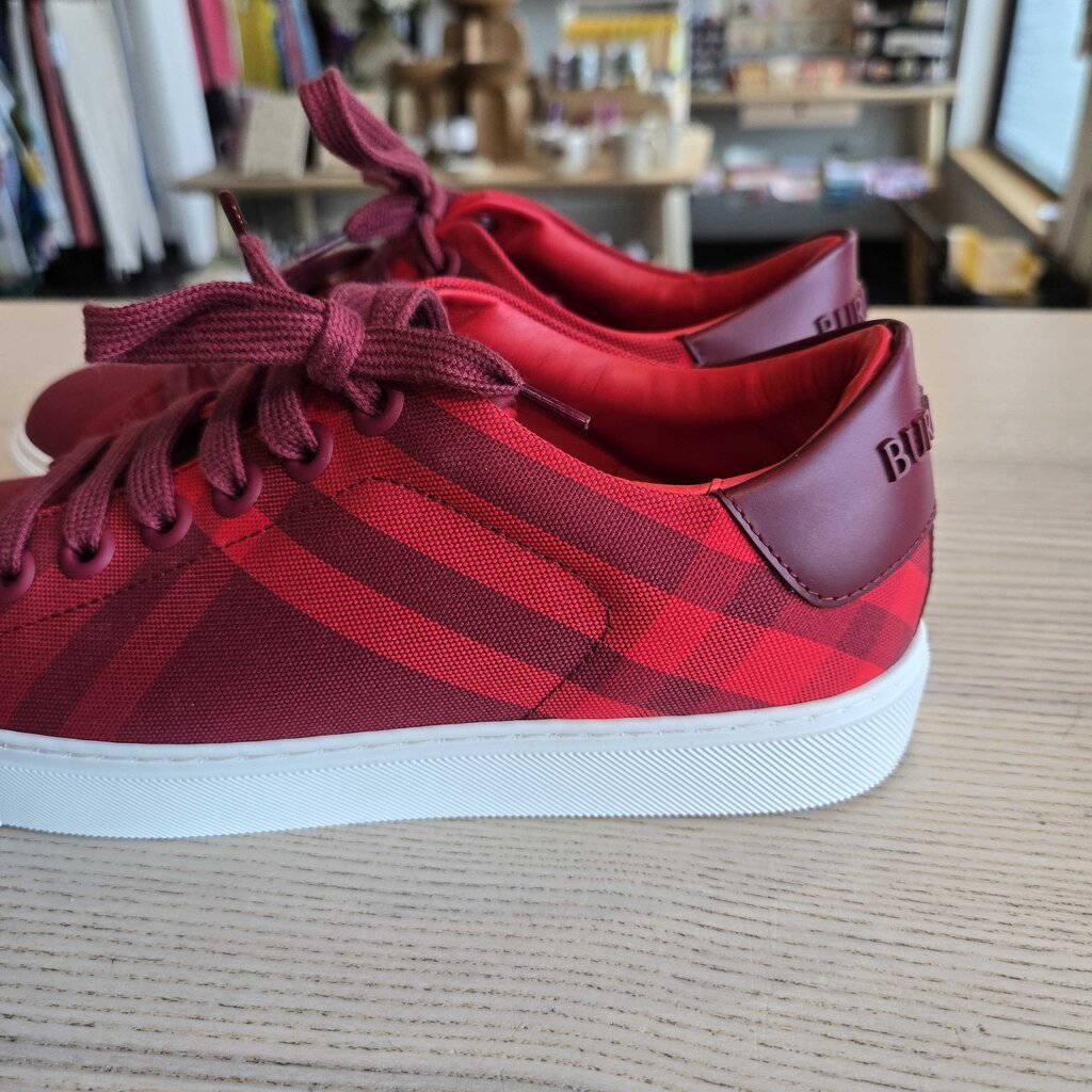 BURBERRY ALBRIDGE RIPPLE retail 620.00 SZ 37.5 = 6.5