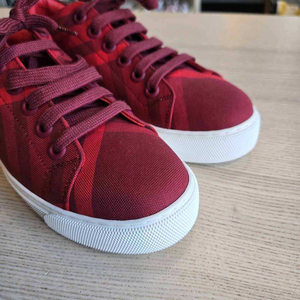 BURBERRY ALBRIDGE RIPPLE retail 620.00 SZ 37.5 = 6.5