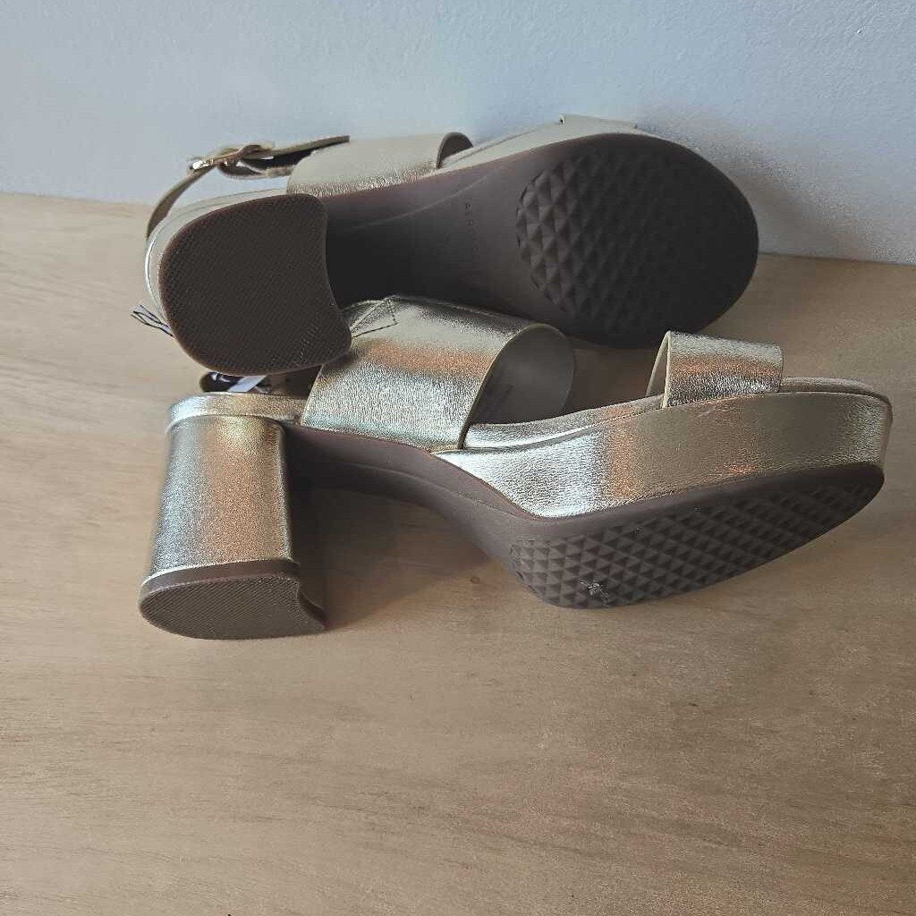 AEROSOLES CAMERA retail 135.00 SZ 7
