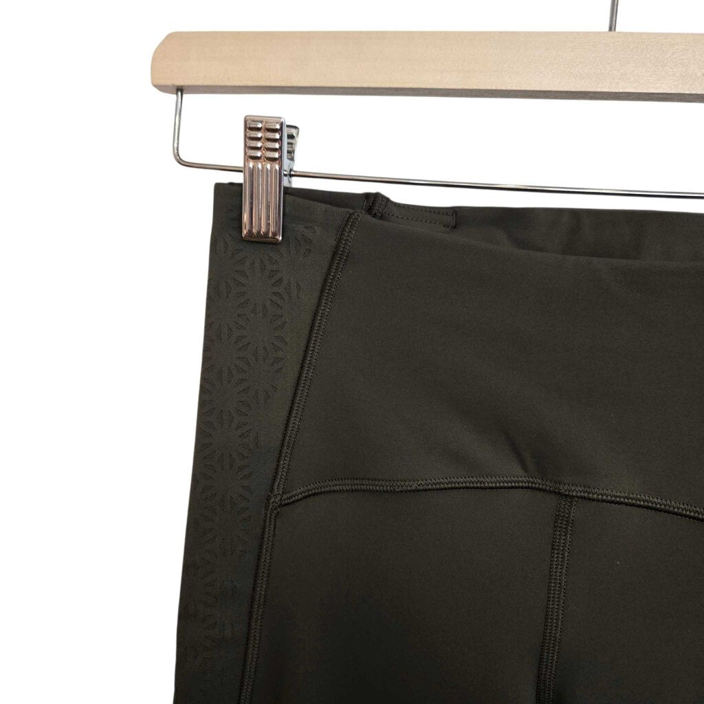 LULULEMON SZ 4 SMALL A