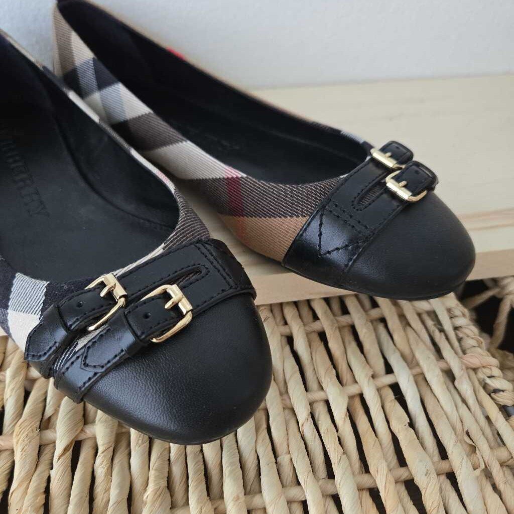 BURBERRY AVONWICK SZ 39 = 8/8.5
