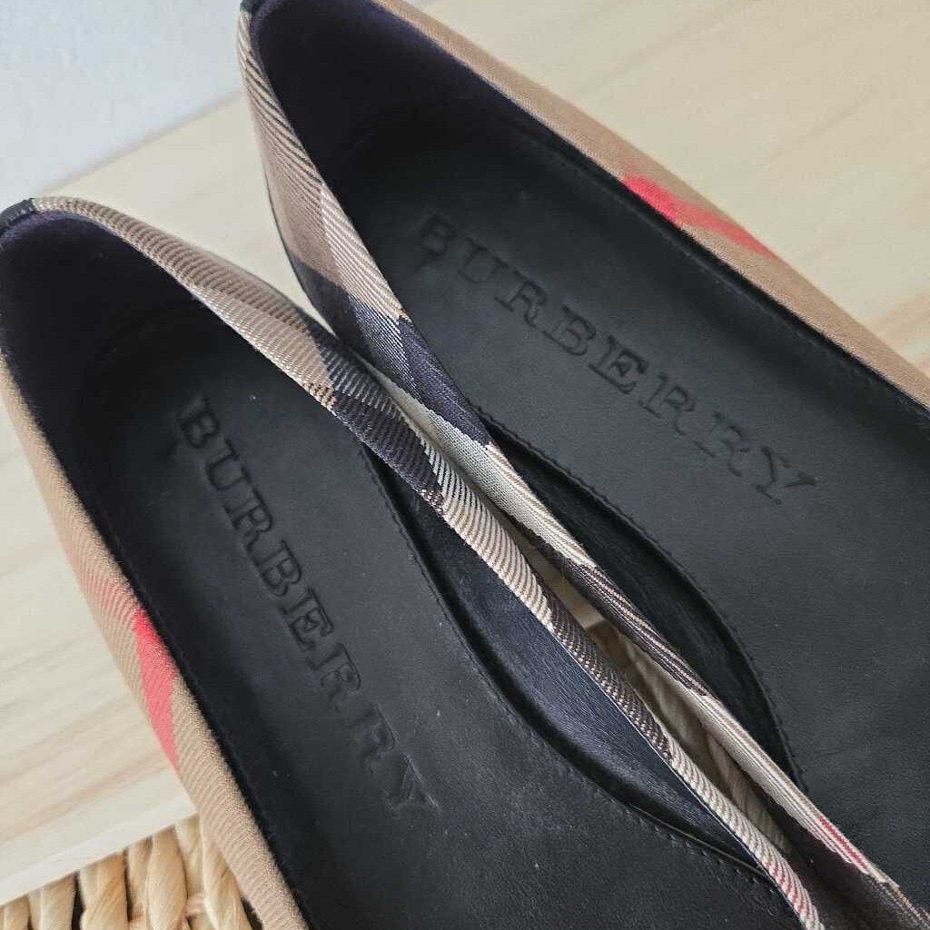 BURBERRY AVONWICK SZ 39 = 8/8.5