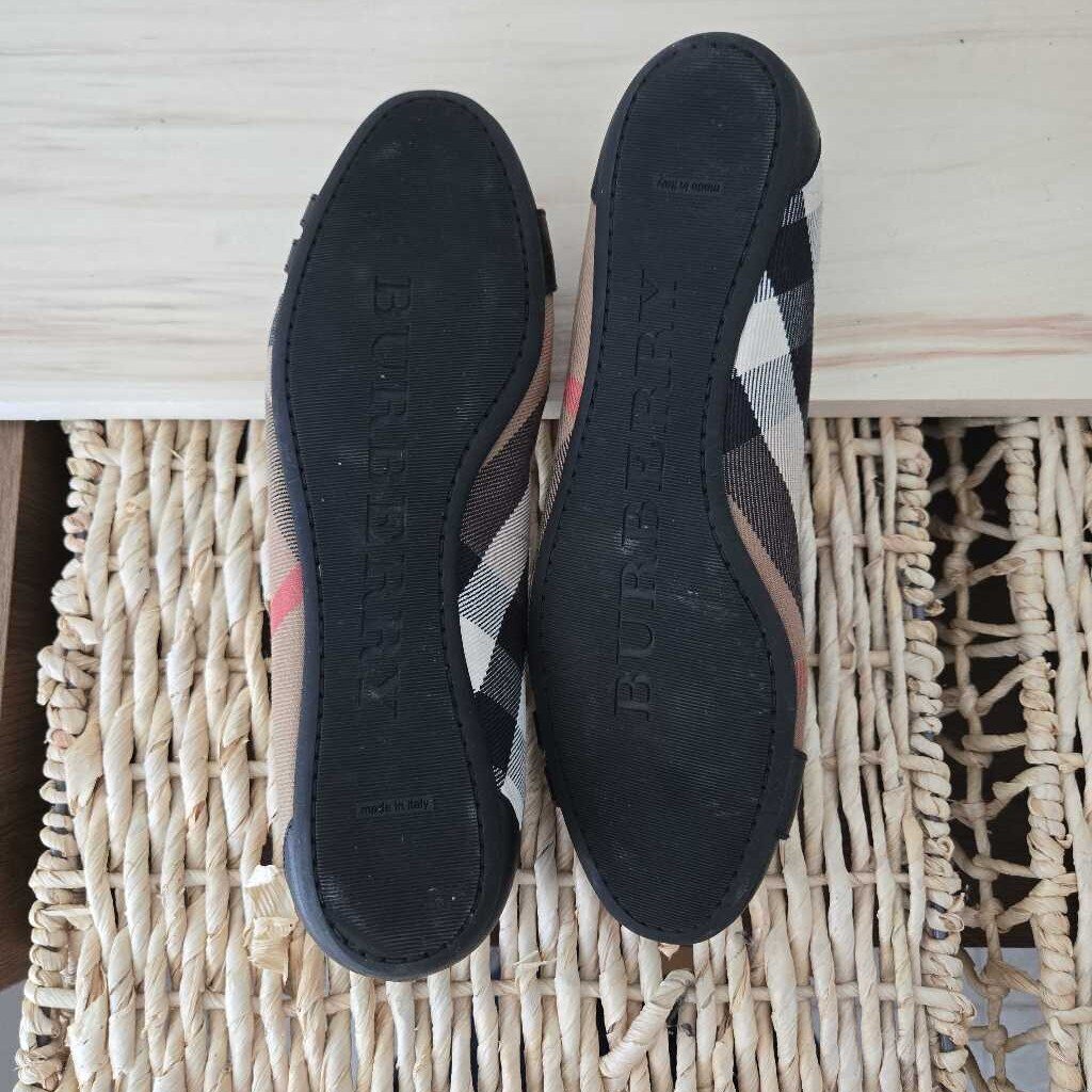 BURBERRY AVONWICK SZ 39 = 8/8.5