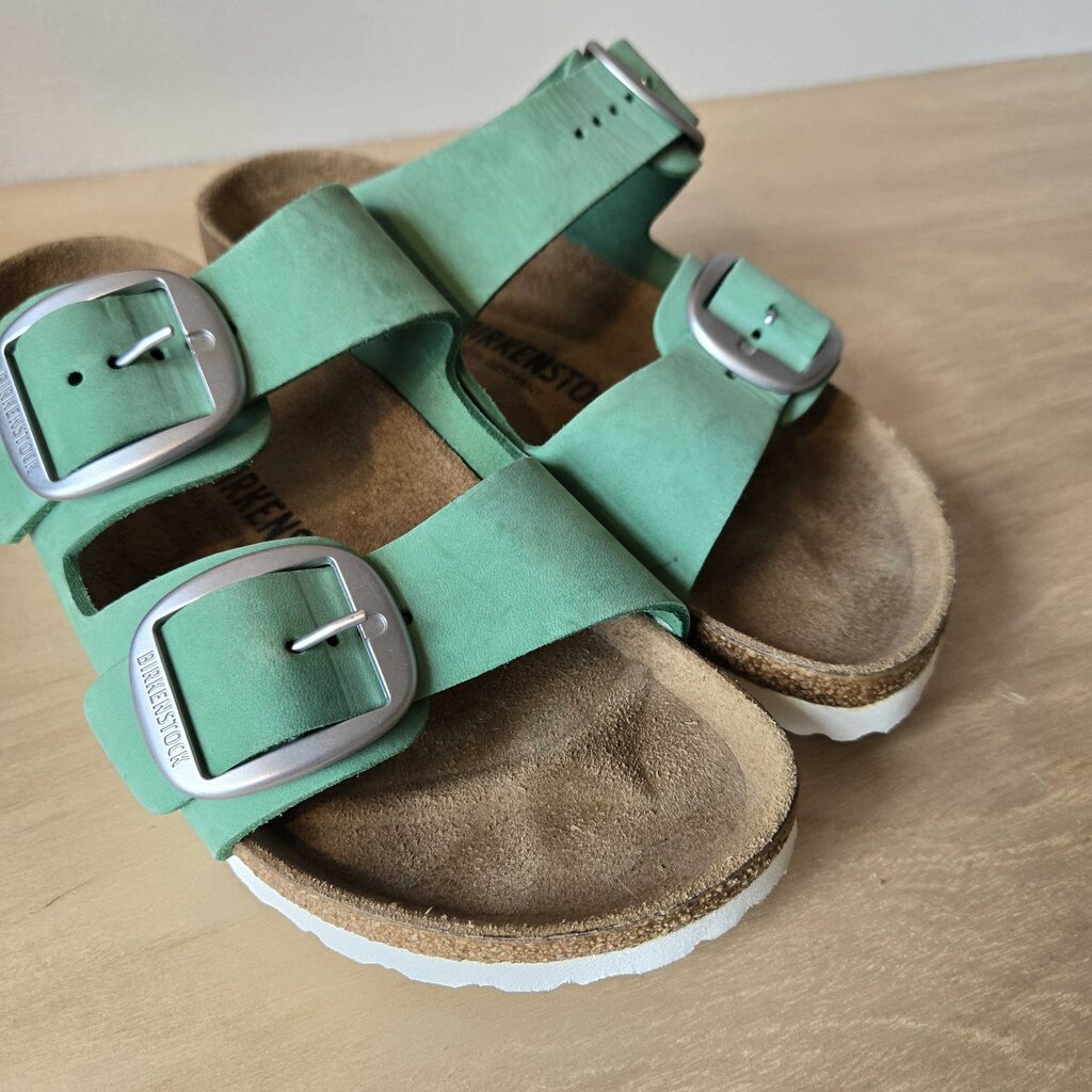 BIRKENSTOCK ARIZONA BIG BUCKLE SZ 8 retail 190.00