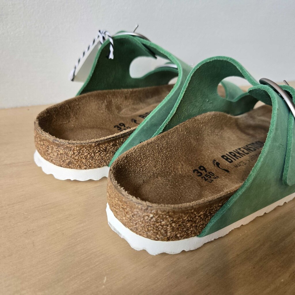 BIRKENSTOCK ARIZONA BIG BUCKLE SZ 8 retail 190.00