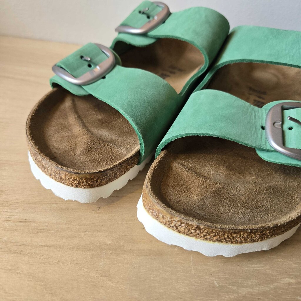 BIRKENSTOCK ARIZONA BIG BUCKLE SZ 8 retail 190.00