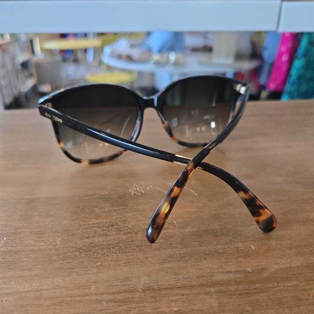 TOMS SANDELA retail 130.00 sunnies