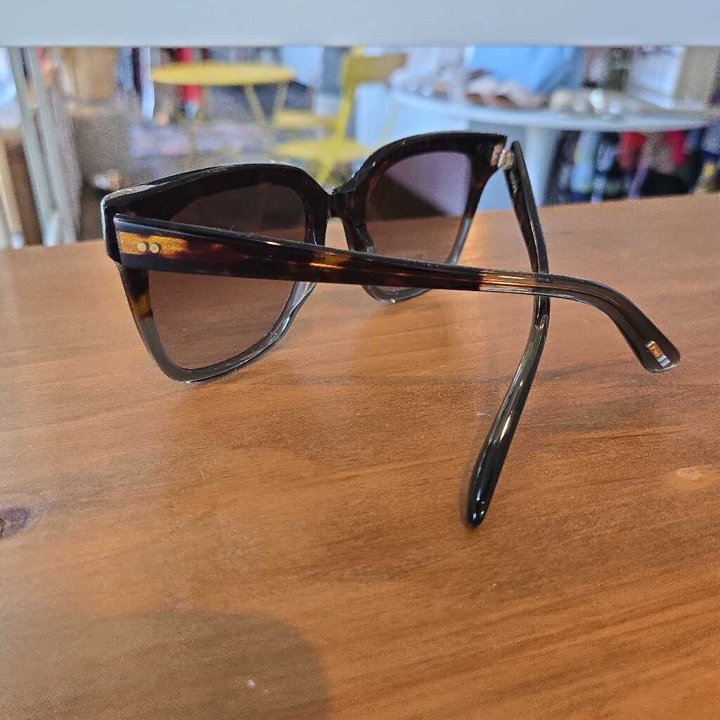 TOMAS NATASHA retail 130.00 sunnies