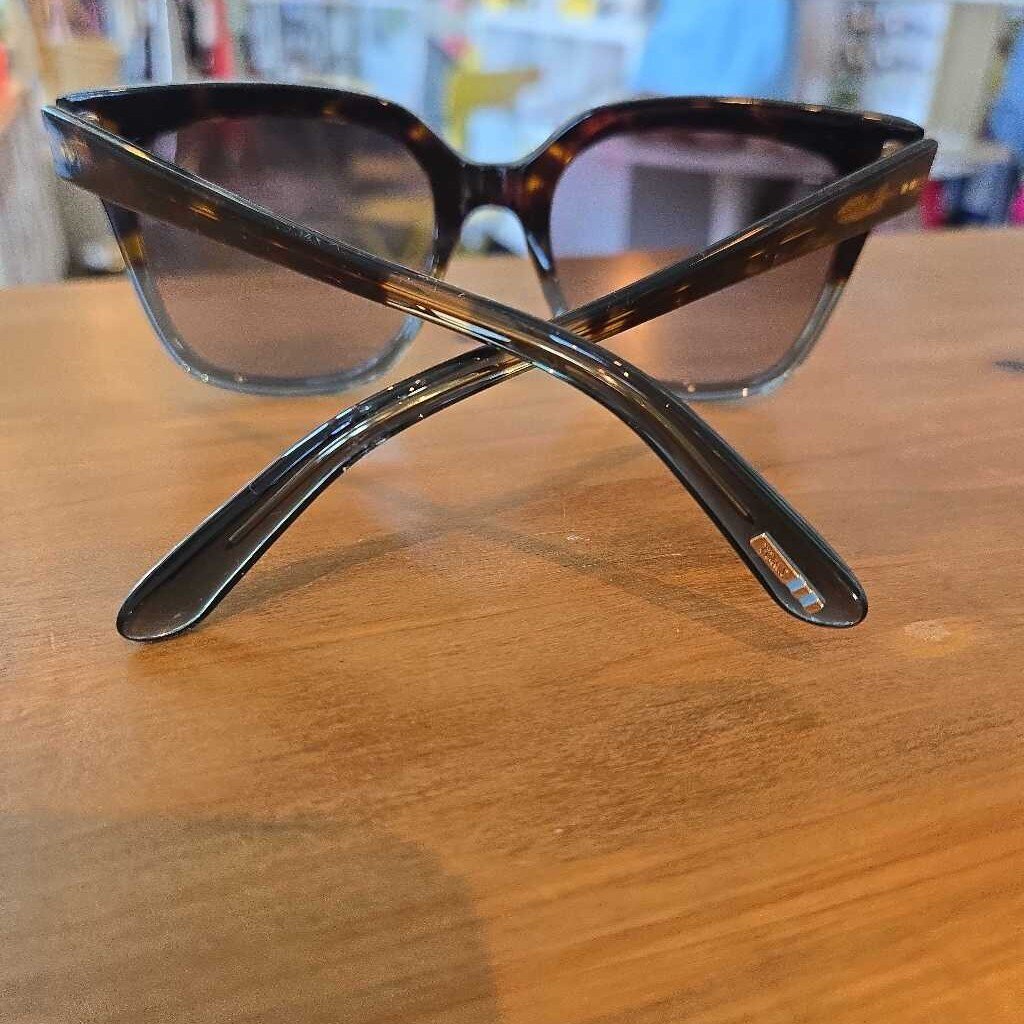 TOMAS NATASHA retail 130.00 sunnies