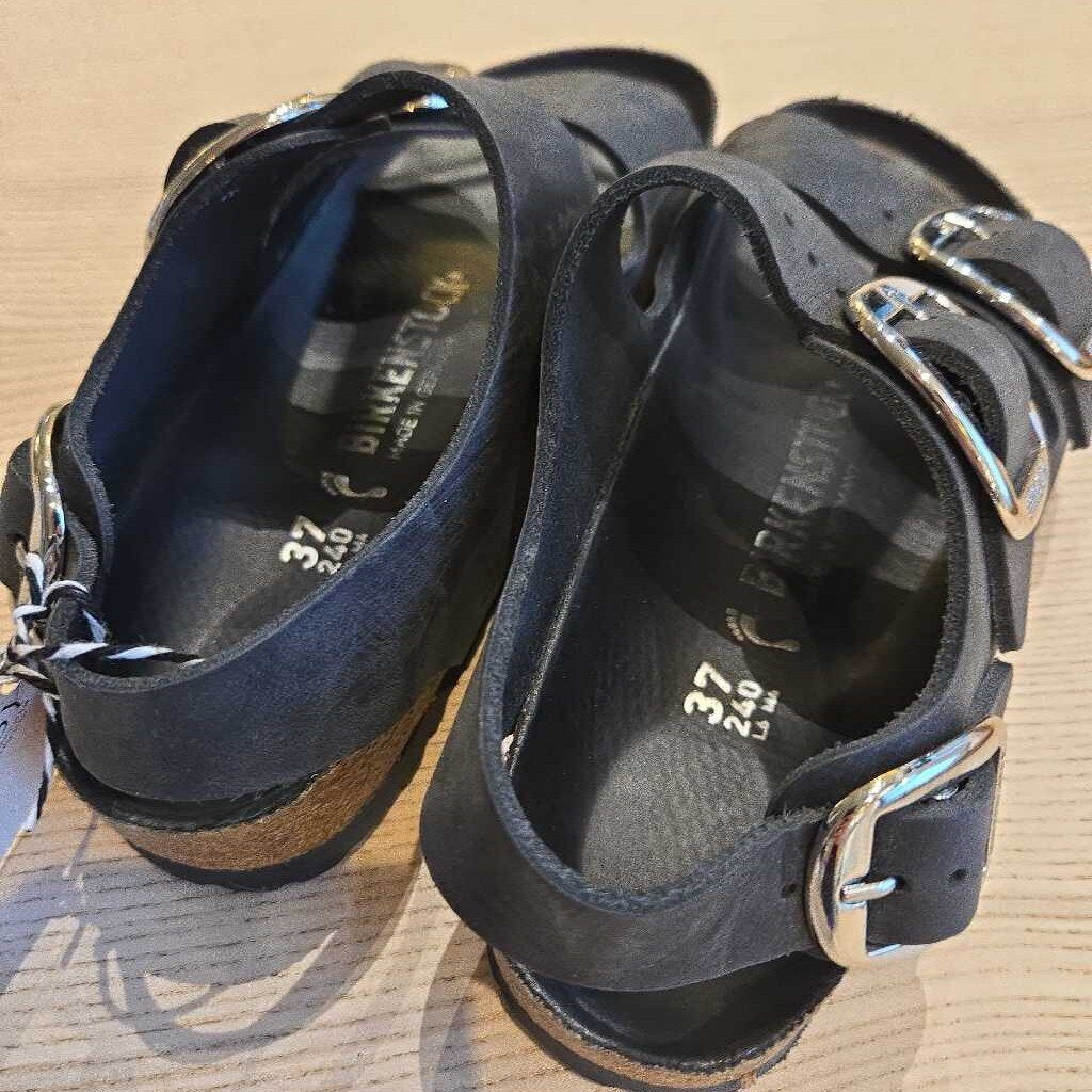 BIRKENSTOCK BIG BUCKLE SZ 6