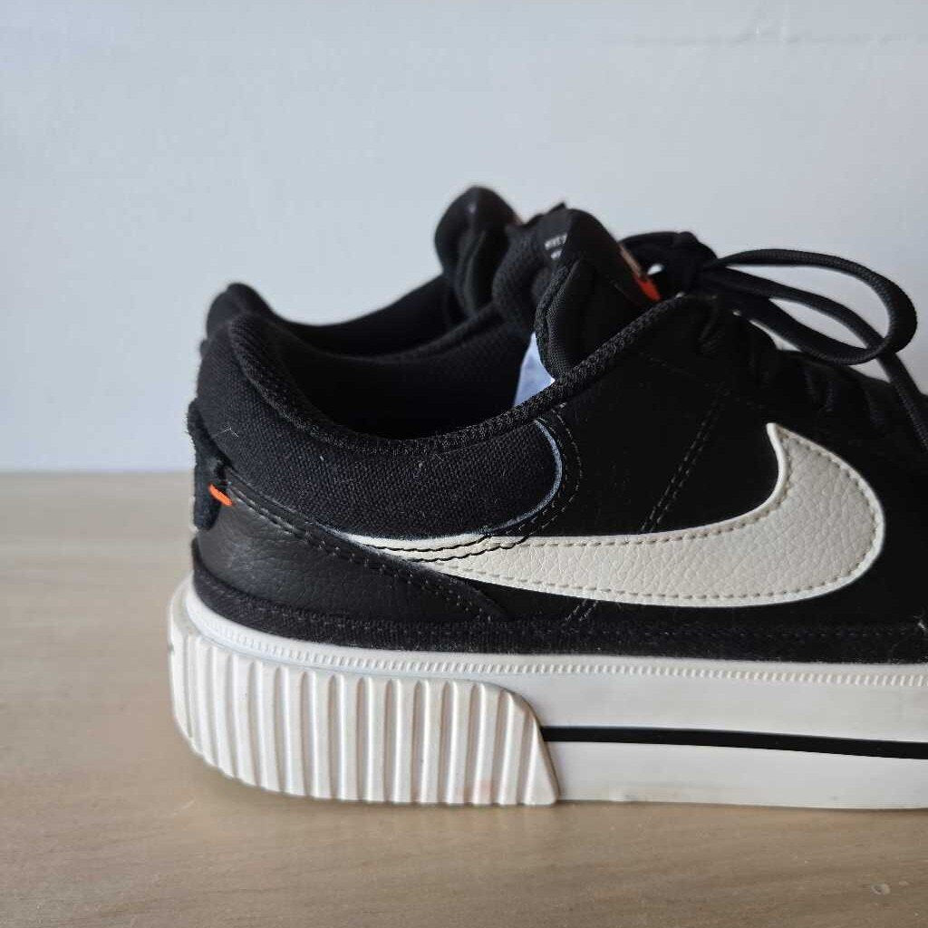 NIKE COURT LEGACY LIFT SZ 7.5