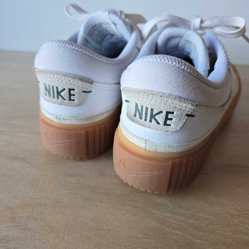 NIKE COURT LEGACY SZ 7.5