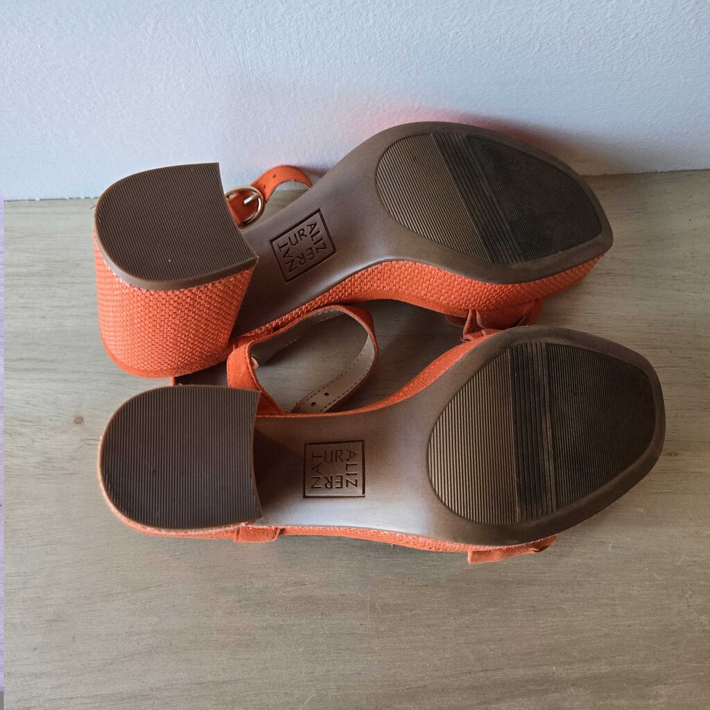 NATURALIZER SZ 6
