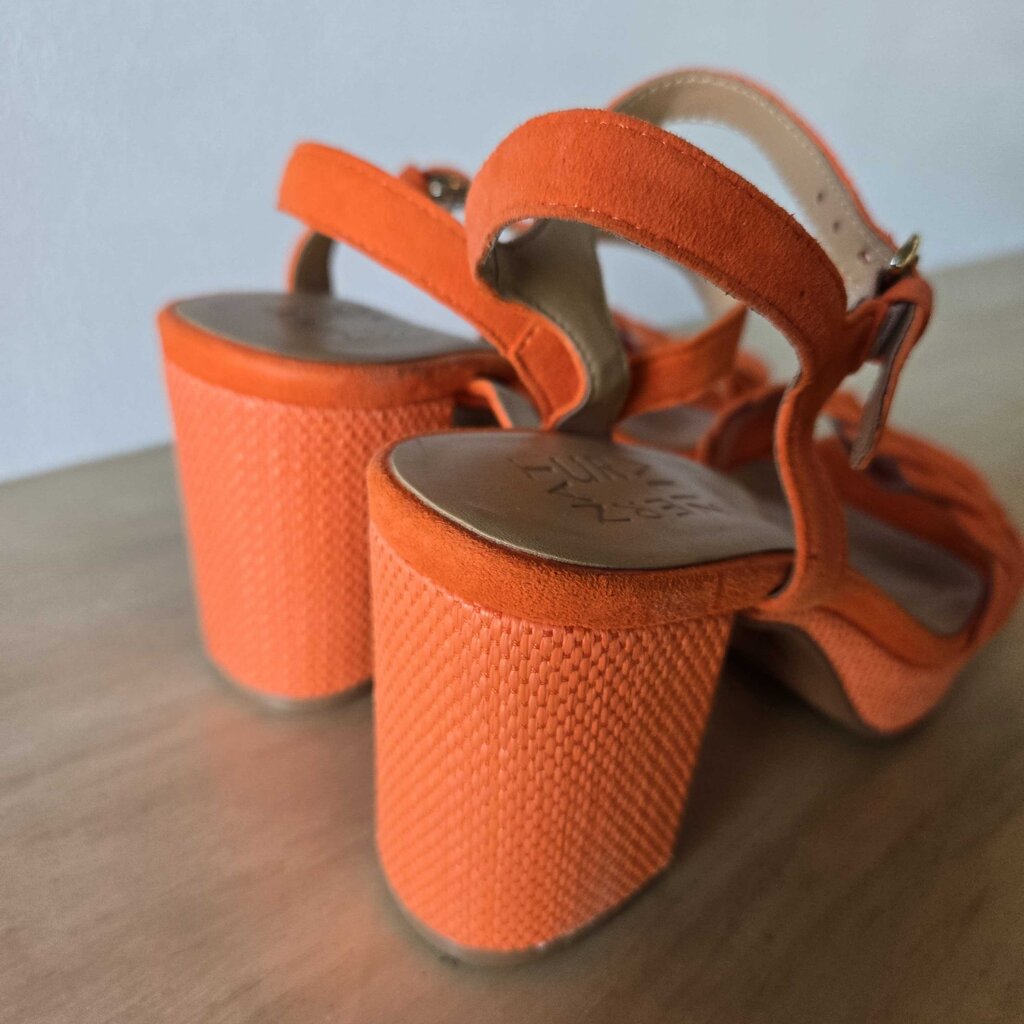 NATURALIZER SZ 6