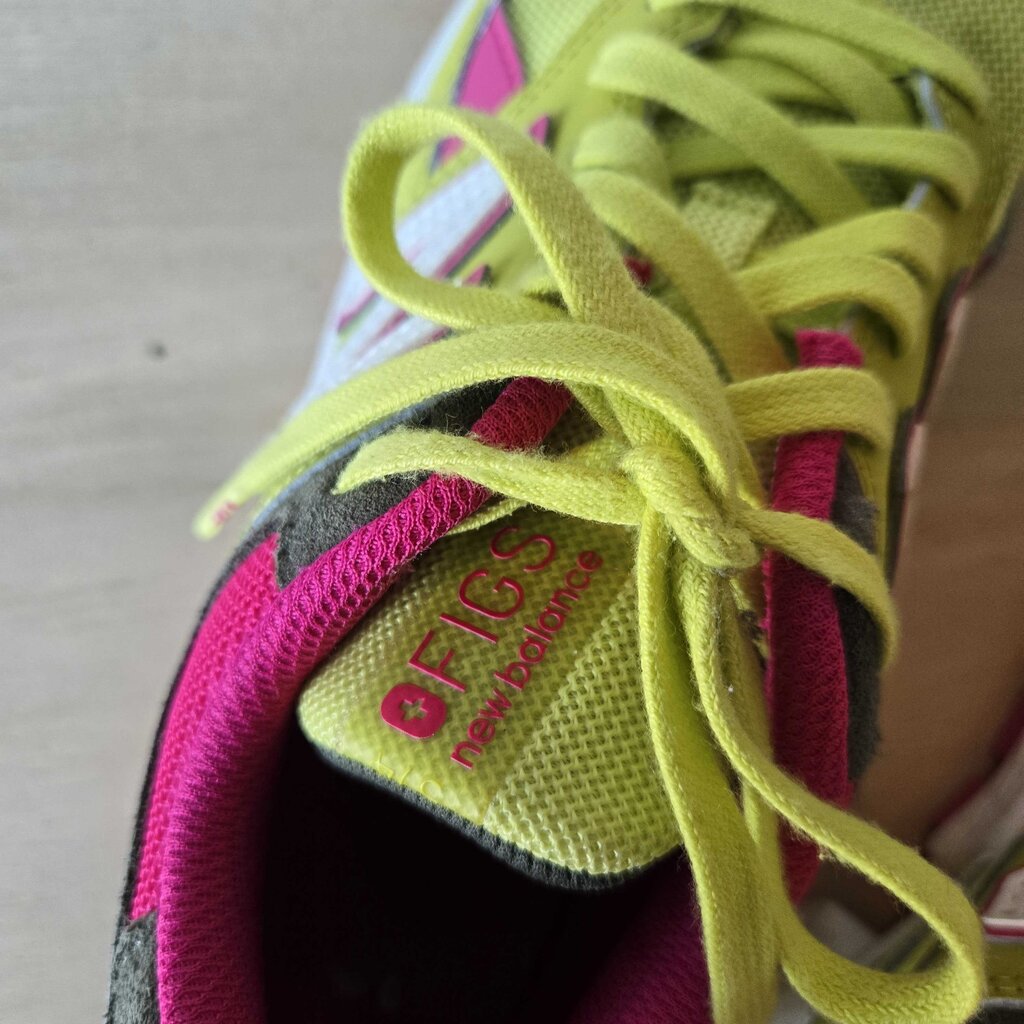 FIGS x NEW BALANCE SZ 6