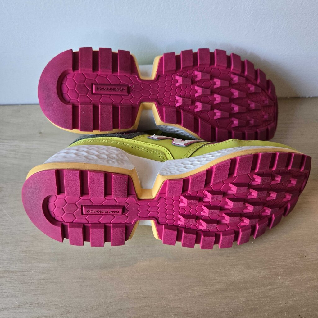 FIGS x NEW BALANCE SZ 6