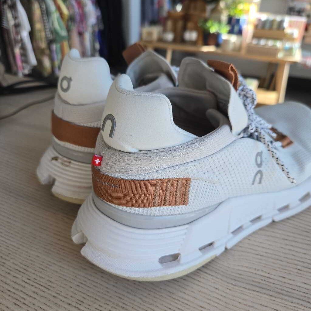 ON CLOUD SZ 9.5 retail 169.00