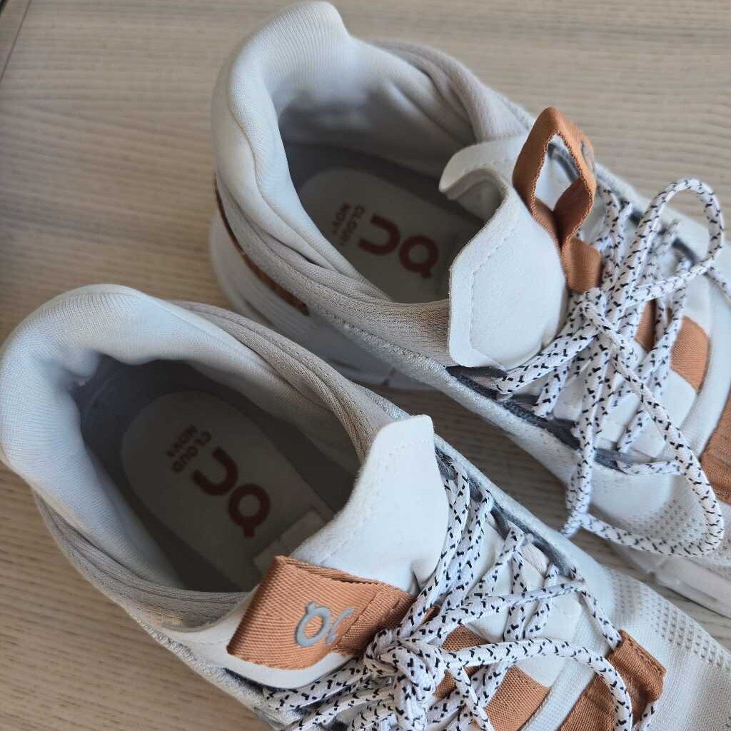 ON CLOUD SZ 9.5 retail 169.00
